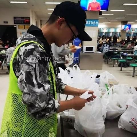宿舍生活自由指南：打造个性化舒适空间